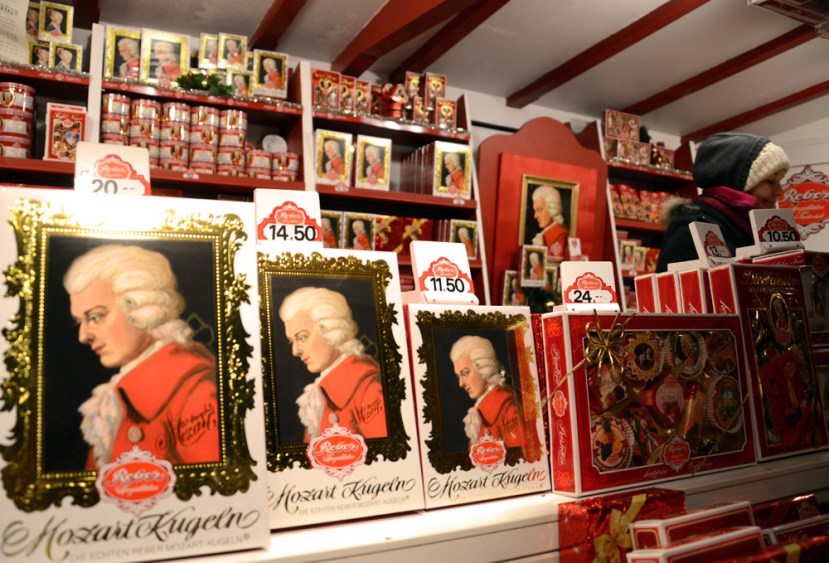 Mozartkugeln al mercadet nadalenc de Salzburg. Això no falta en tot l'any