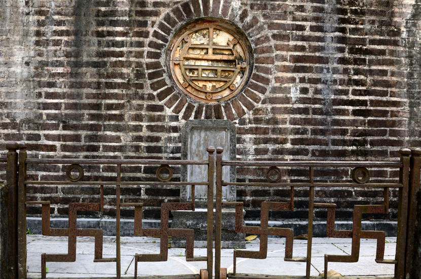 Esvàstica a una pagoda budista a Hué, Vietnam