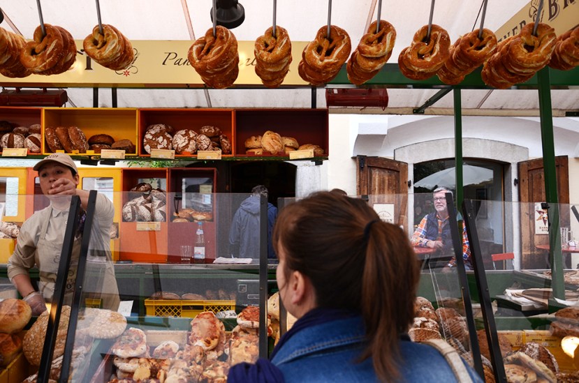 Bolzano: Panadería típica (y 'Brezen') en el mercado