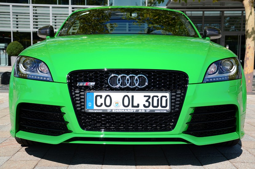 'Uno de tantos' aparcado a la puerta del Audi Forum