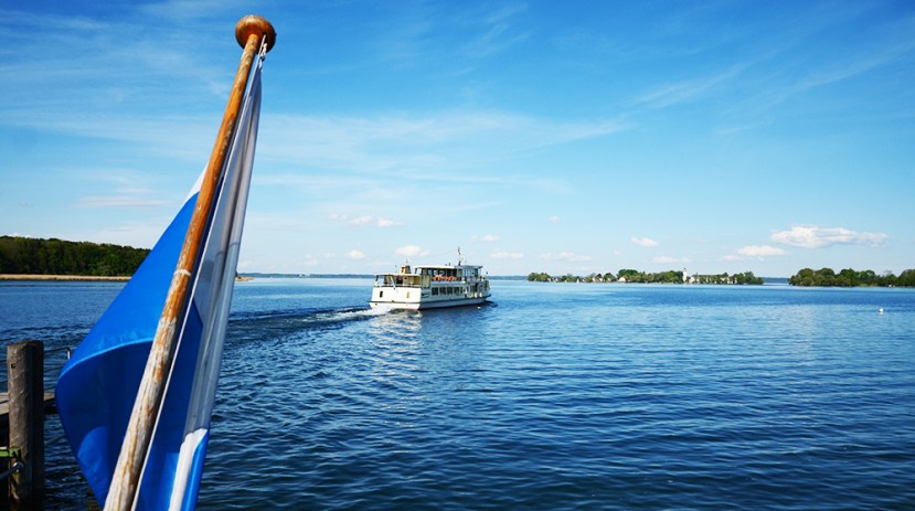 El lago Chiem y la Fraueninsel desde Herreninsel